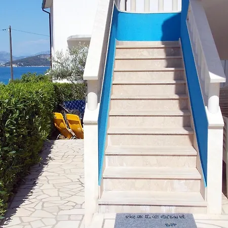 Apartamento By The Sea Slatine, Ciovo - 1098