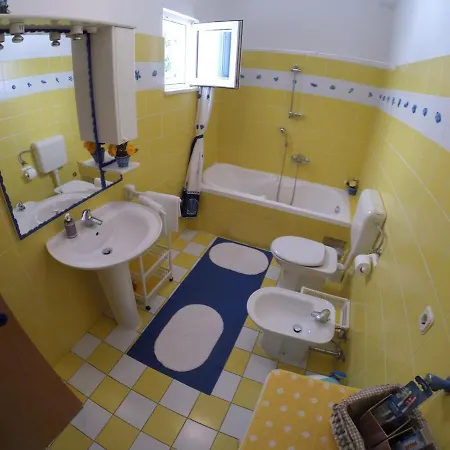 Apartamento By The Sea Slatine, Ciovo - 1098 Slatine